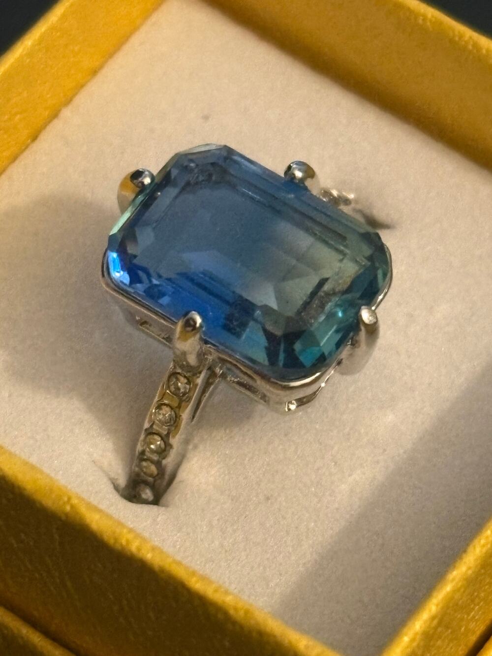 Vintage Blue Crystal Silver Tone Ring Size 9